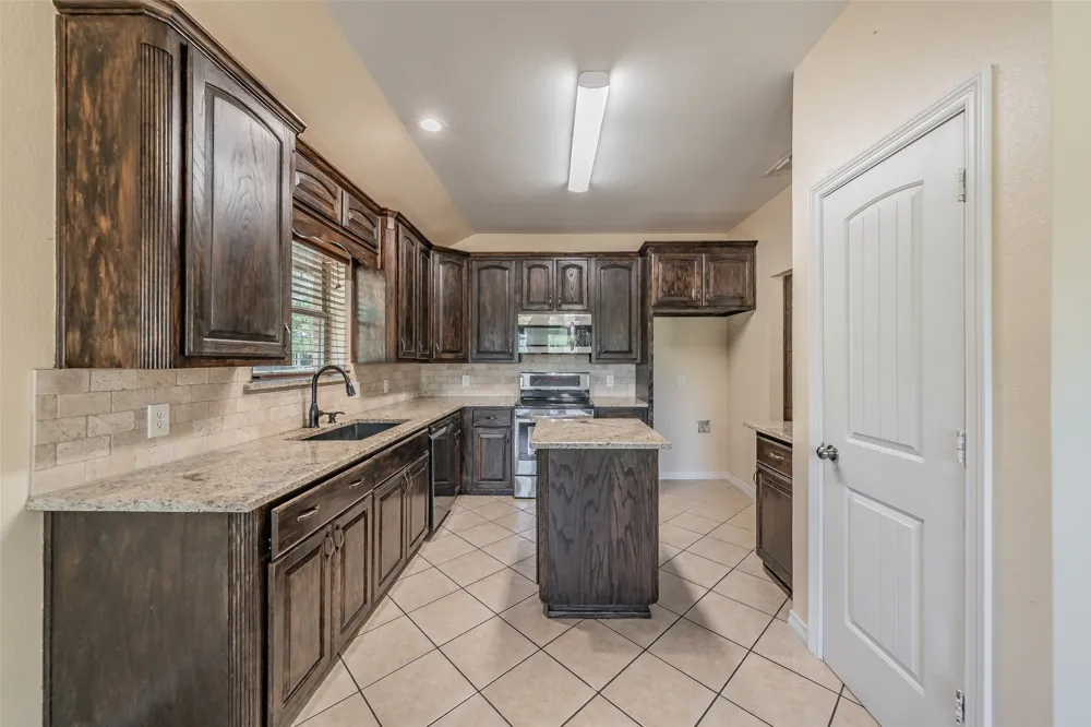 115 Pleasant Oaks Lane Springtown, TX 76082