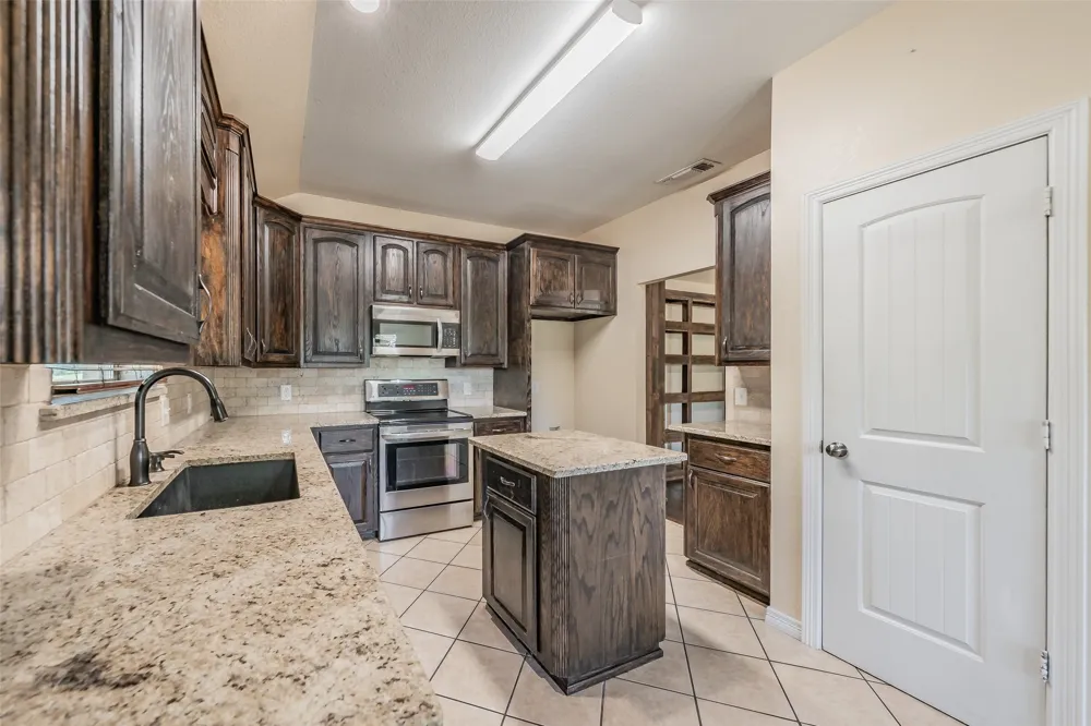 115 Pleasant Oaks Lane Springtown, TX 76082