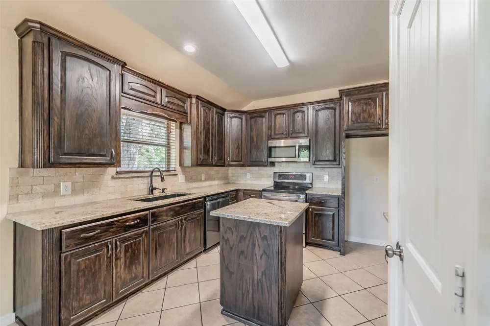 115 Pleasant Oaks Lane Springtown, TX 76082