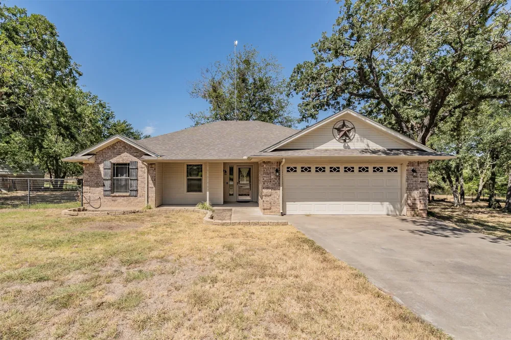 115 Pleasant Oaks Lane Springtown, TX 76082