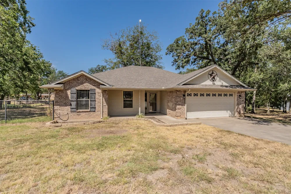 115 Pleasant Oaks Lane Springtown, TX 76082