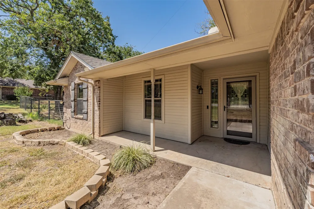 115 Pleasant Oaks Lane Springtown, TX 76082