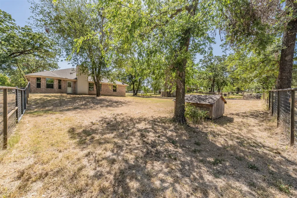 115 Pleasant Oaks Lane Springtown, TX 76082