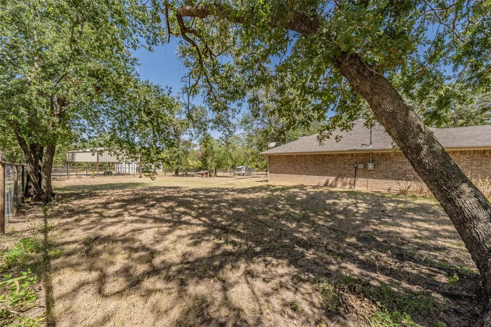 115 Pleasant Oaks Lane Springtown, TX 76082