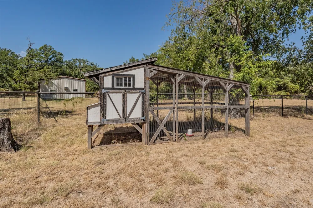 115 Pleasant Oaks Lane Springtown, TX 76082