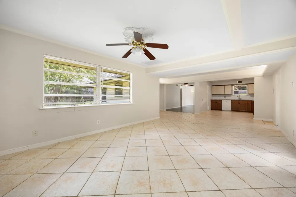 5116 Evergreen Street Bellaire, TX 77401