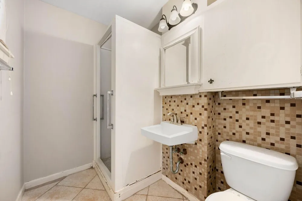 5116 Evergreen Street Bellaire, TX 77401