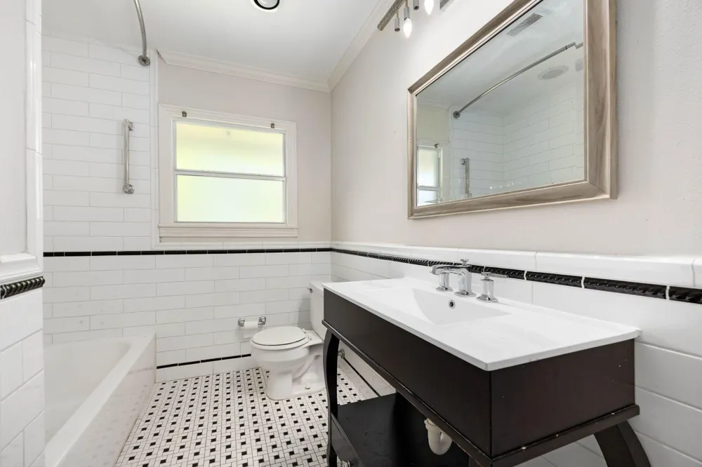 5116 Evergreen Street Bellaire, TX 77401