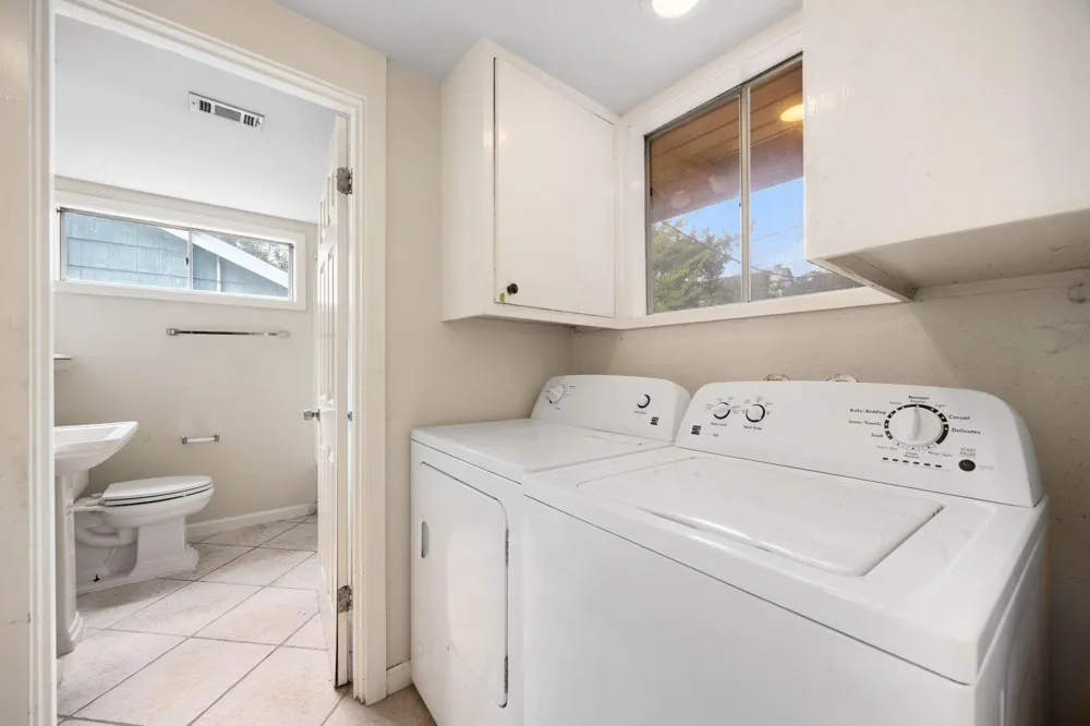 5116 Evergreen Street Bellaire, TX 77401