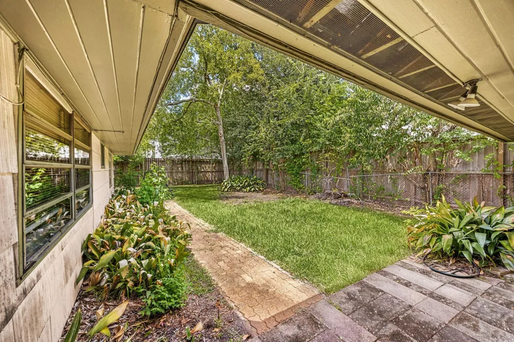 5116 Evergreen Street Bellaire, TX 77401