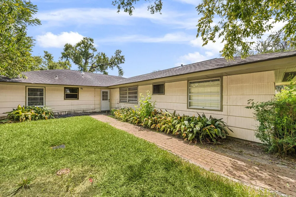 5116 Evergreen Street Bellaire, TX 77401