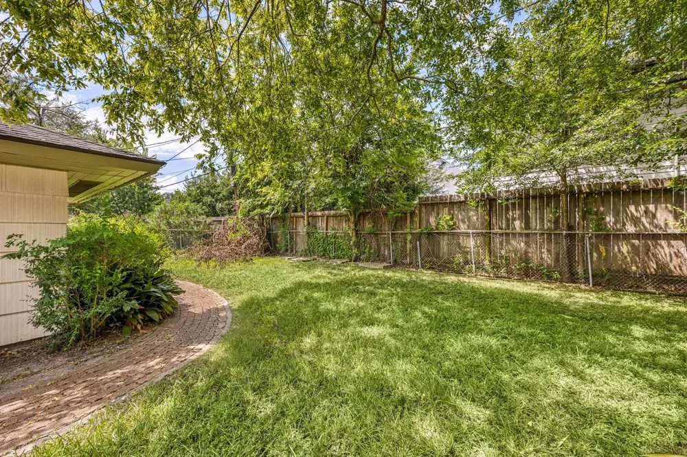 5116 Evergreen Street Bellaire, TX 77401