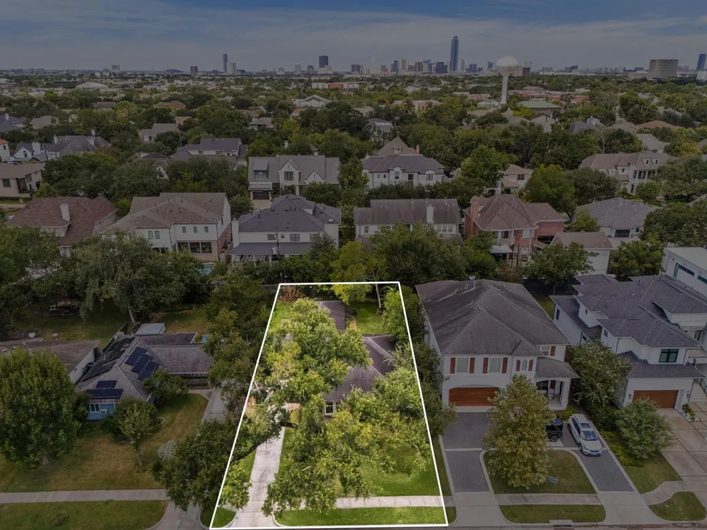 5116 Evergreen Street Bellaire, TX 77401