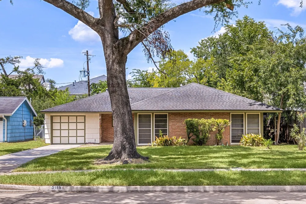 5116 Evergreen Street Bellaire, TX 77401