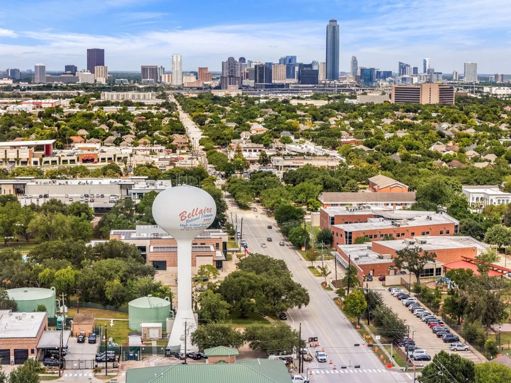 5116 Evergreen Street Bellaire, TX 77401