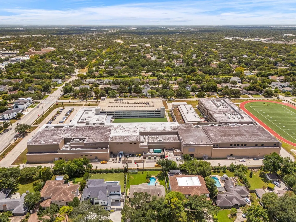 5116 Evergreen Street Bellaire, TX 77401