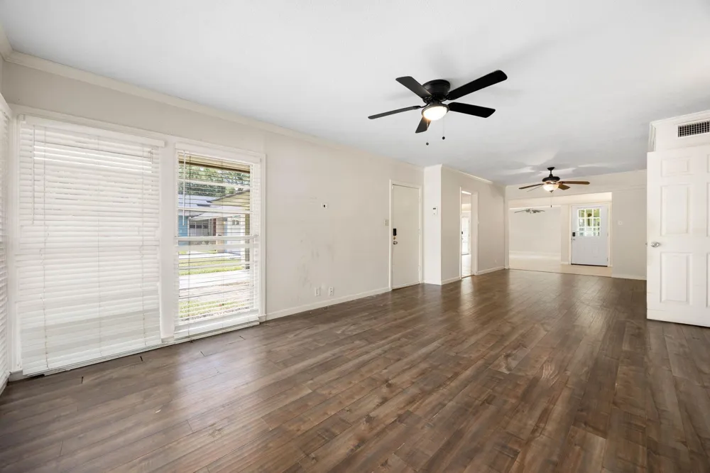 5116 Evergreen Street Bellaire, TX 77401