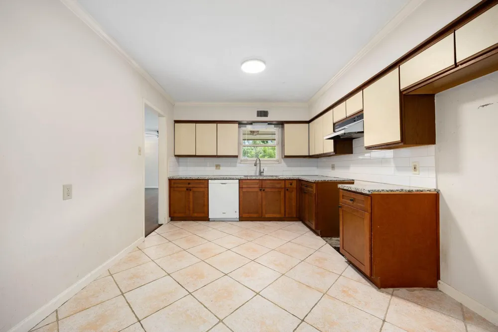 5116 Evergreen Street Bellaire, TX 77401