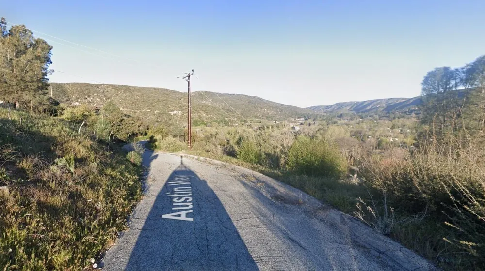 Austin Way Vic Sylvan Drive Lake Hughes, CA 93532