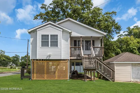 2 Manahassett Park Drive