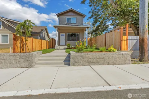 1025 E 64th S