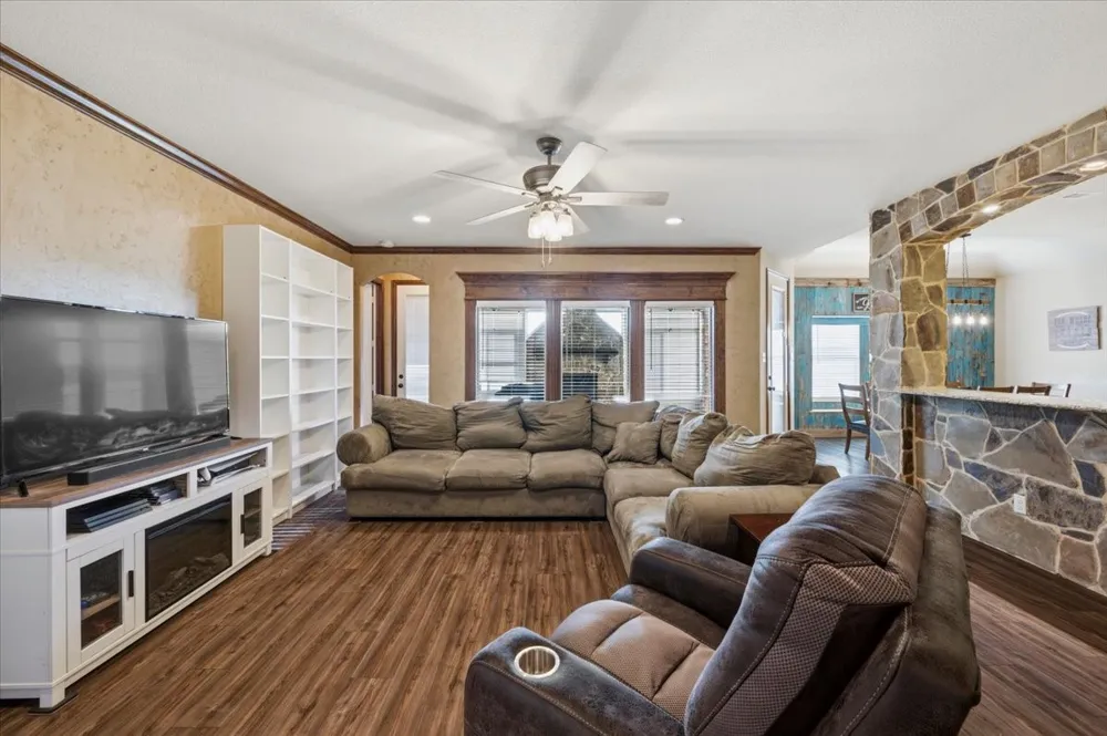 825 Broadhead Road Waxahachie, TX 75165