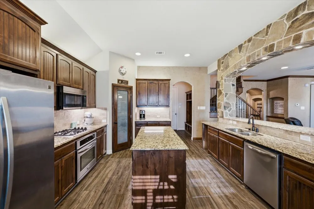 825 Broadhead Road Waxahachie, TX 75165