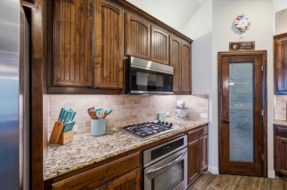 825 Broadhead Road Waxahachie, TX 75165