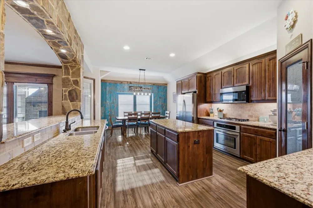 825 Broadhead Road Waxahachie, TX 75165