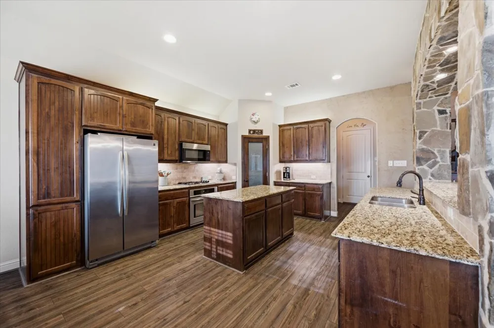 825 Broadhead Road Waxahachie, TX 75165