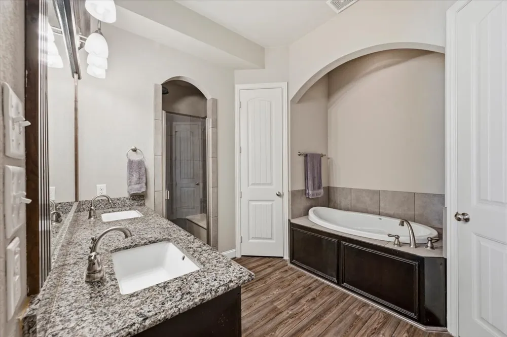 825 Broadhead Road Waxahachie, TX 75165
