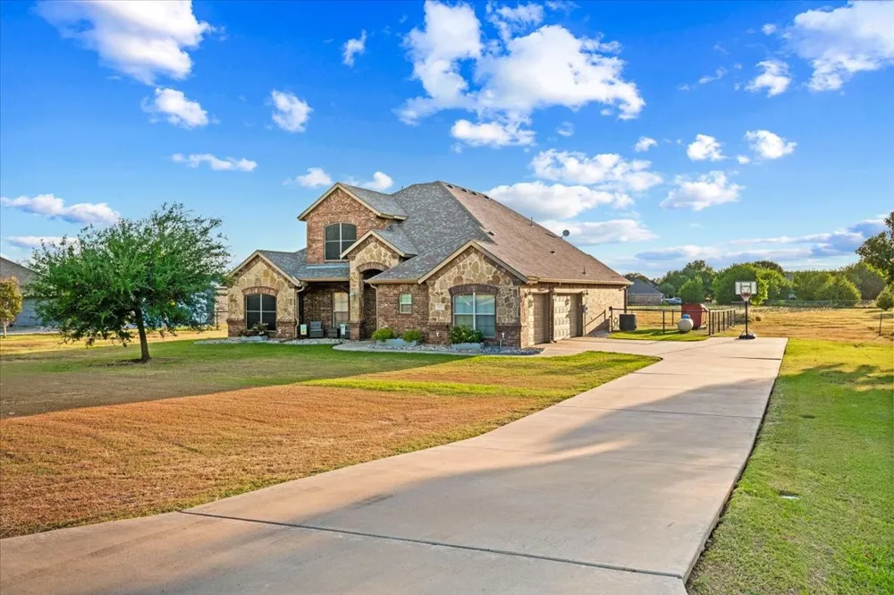 825 Broadhead Road Waxahachie, TX 75165