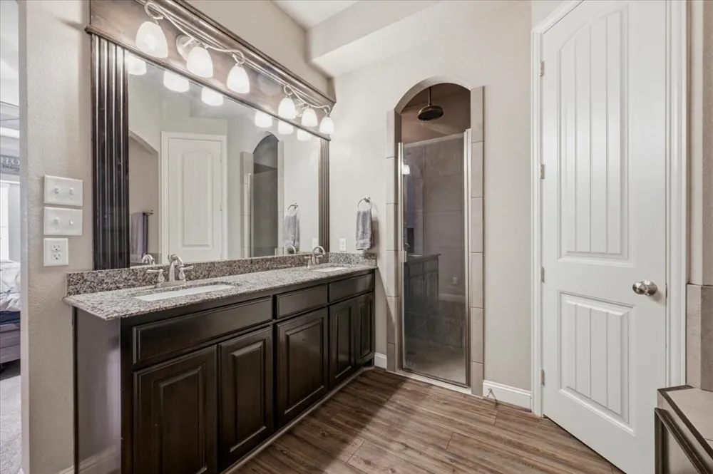 825 Broadhead Road Waxahachie, TX 75165