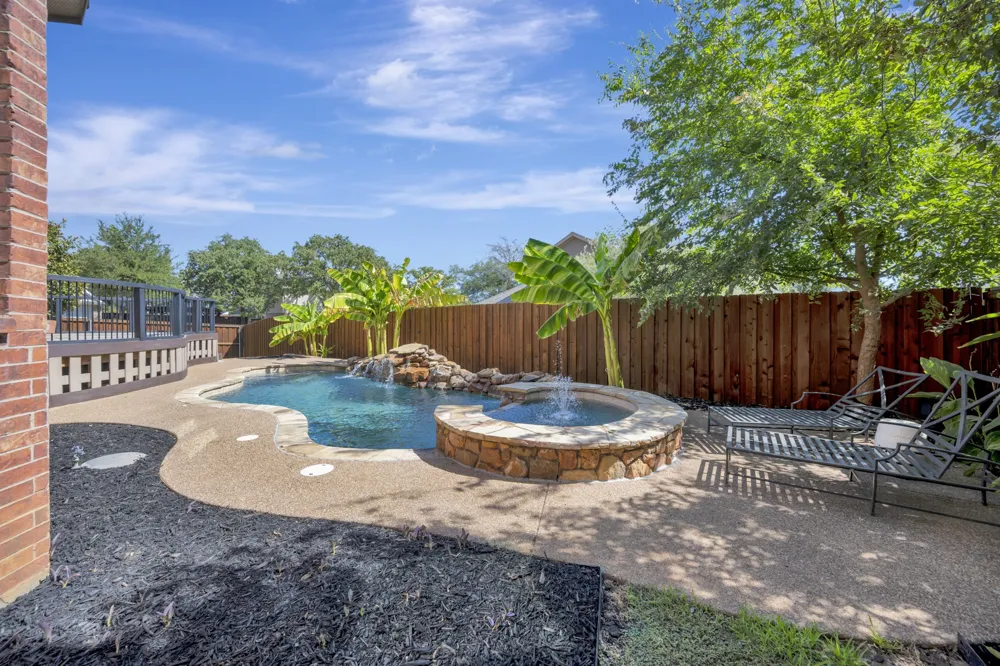 956 Water Oak Drive Grapevine, TX 76051