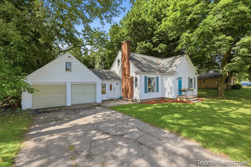 3372 Evert Street NW Grand Rapids, MI 49534