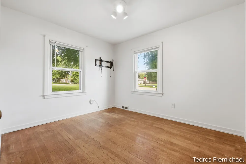 3372 Evert Street NW Grand Rapids, MI 49534