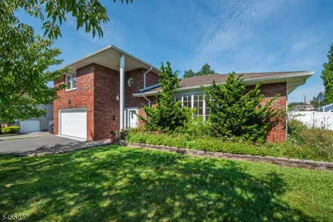 44 Daniels Dr
