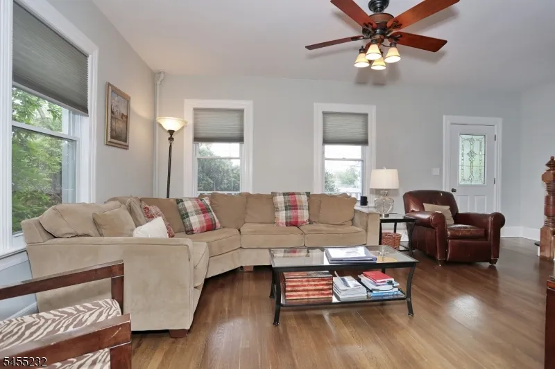 142 Wyckoff Waldwick, NJ 07463