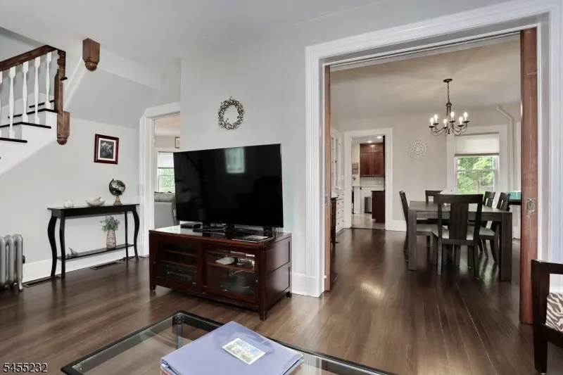 142 Wyckoff Waldwick, NJ 07463