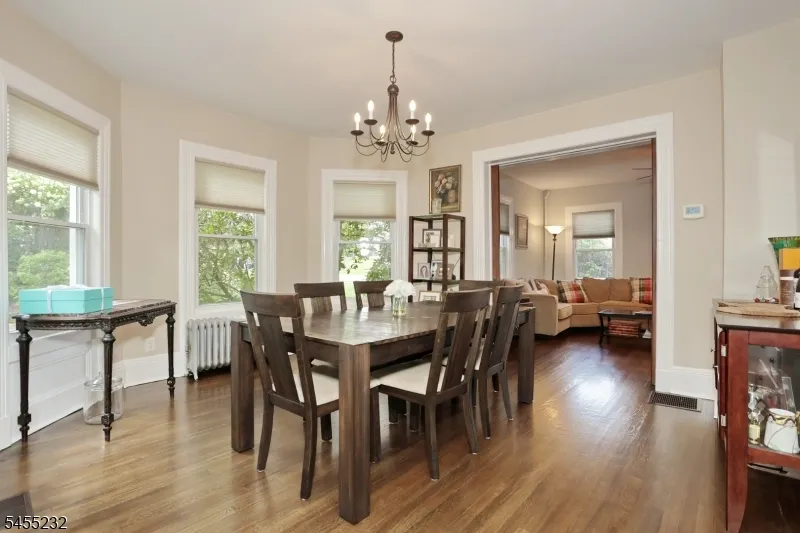 142 Wyckoff Waldwick, NJ 07463