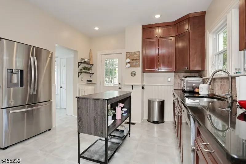 142 Wyckoff Waldwick, NJ 07463