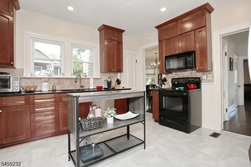 142 Wyckoff Waldwick, NJ 07463