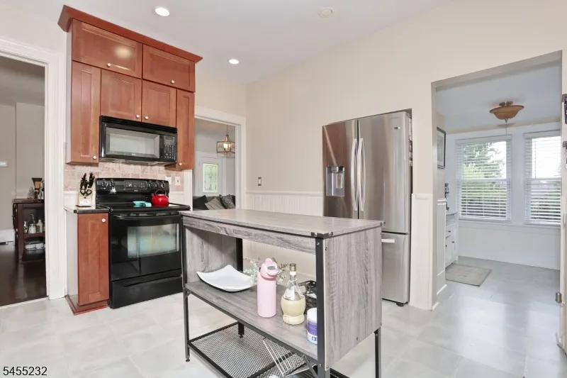 142 Wyckoff Waldwick, NJ 07463