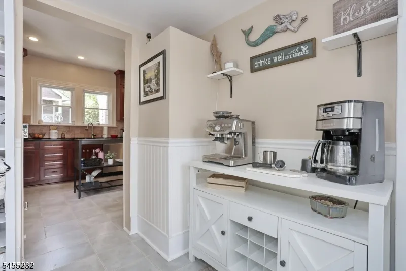 142 Wyckoff Waldwick, NJ 07463