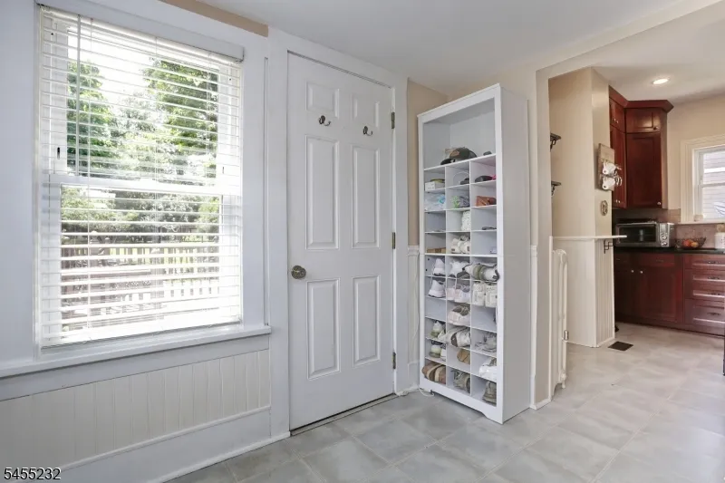 142 Wyckoff Waldwick, NJ 07463