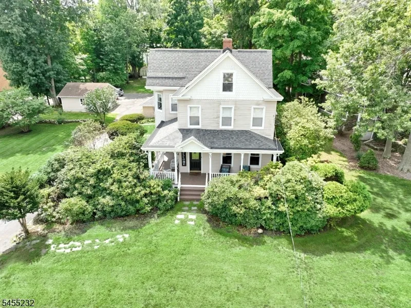 142 Wyckoff Waldwick, NJ 07463
