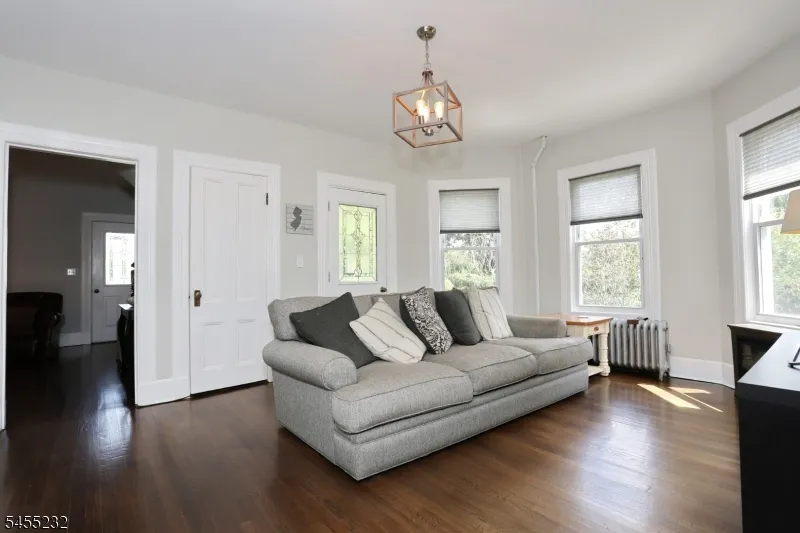 142 Wyckoff Waldwick, NJ 07463