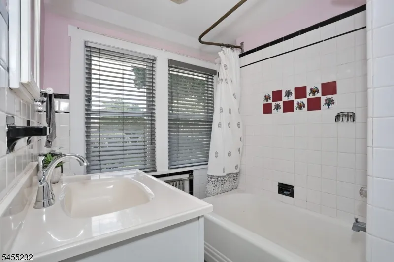 142 Wyckoff Waldwick, NJ 07463