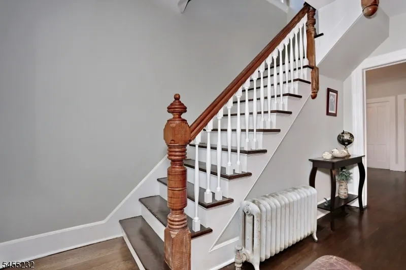 142 Wyckoff Waldwick, NJ 07463