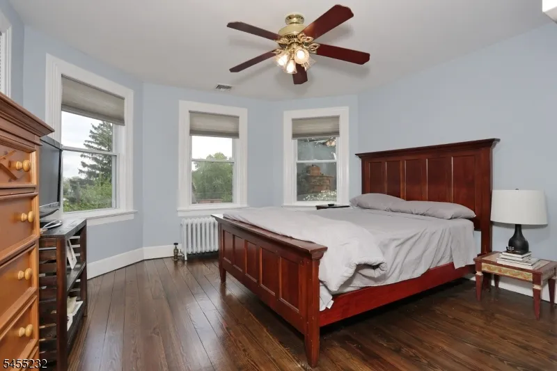 142 Wyckoff Waldwick, NJ 07463
